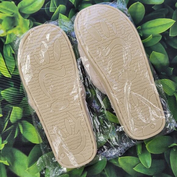 NWT Casa Clara Ivory Faux Fur Thong Spa Slipper size Large (40-41) - Picture 8 of 8